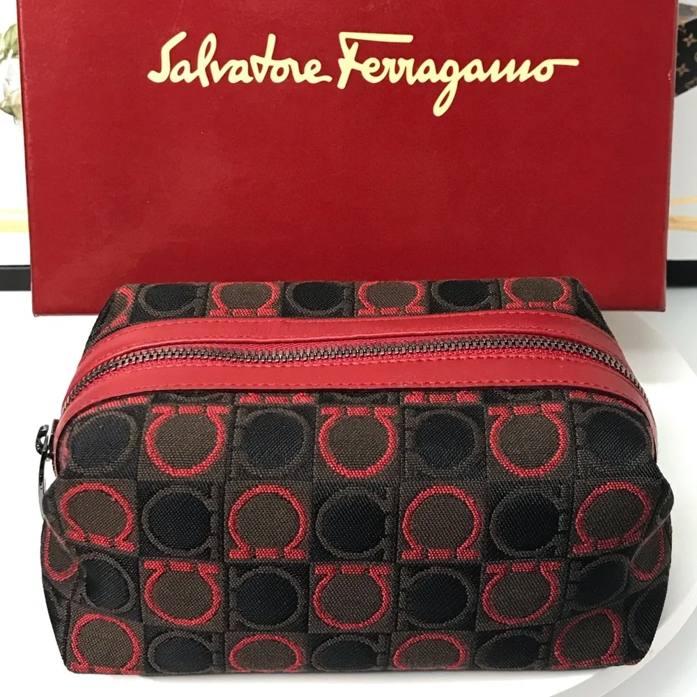 Salvatore Ferragamo Gancini Pouch Bag🔥😍